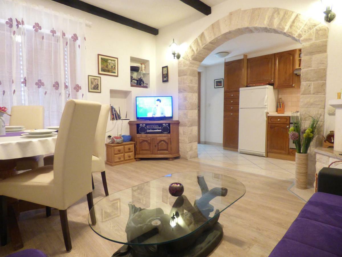 Apartments Rustica Макарска Экстерьер фото